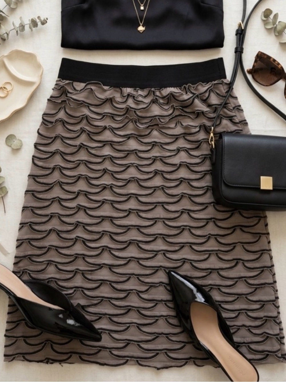 LAVISH Taupe Black Tiered Scallop Ruffle Stretchy Pull On Midi Skirt L Edgy Boho
